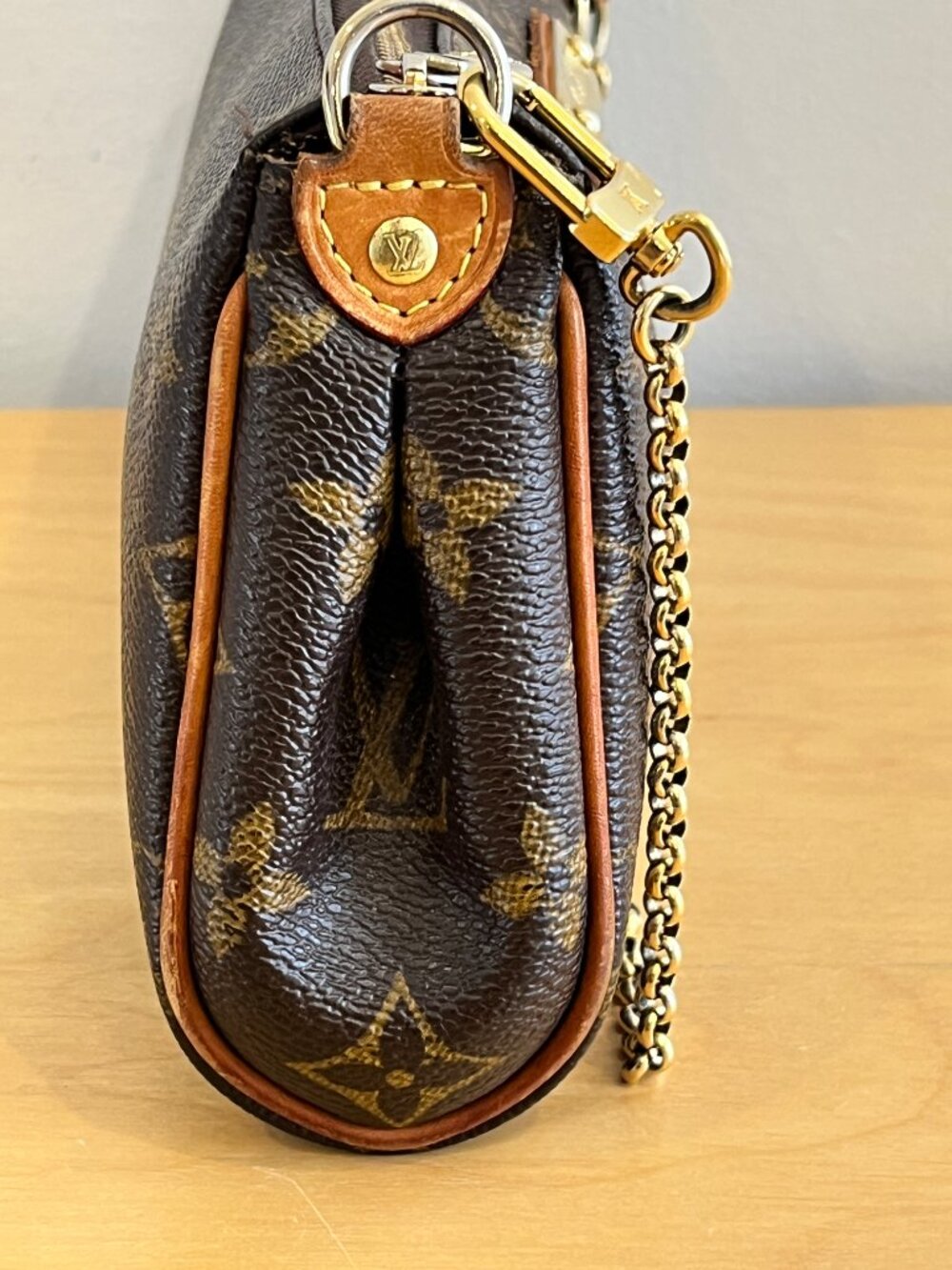Louis Vuitton Monogram Eva Clutch - Picture 7 of 16